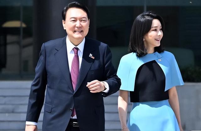 韩国第一夫人五官绝美，，50岁依旧能保持初恋脸
